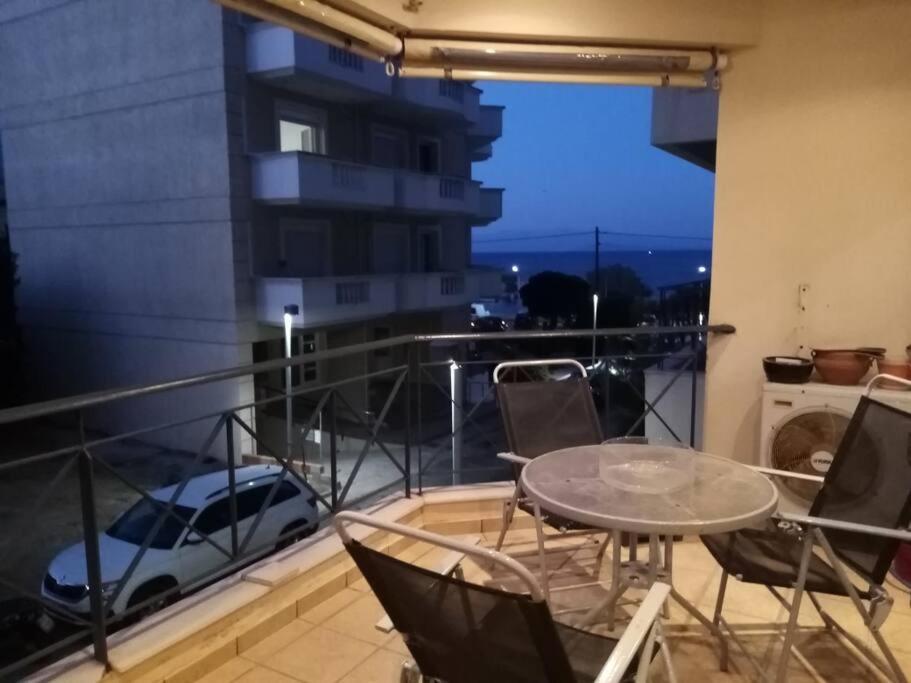 Apartmán Τεσσαρι Στον Ναυτικο Ομιλο Χiου Chios Town Exteriér fotografie