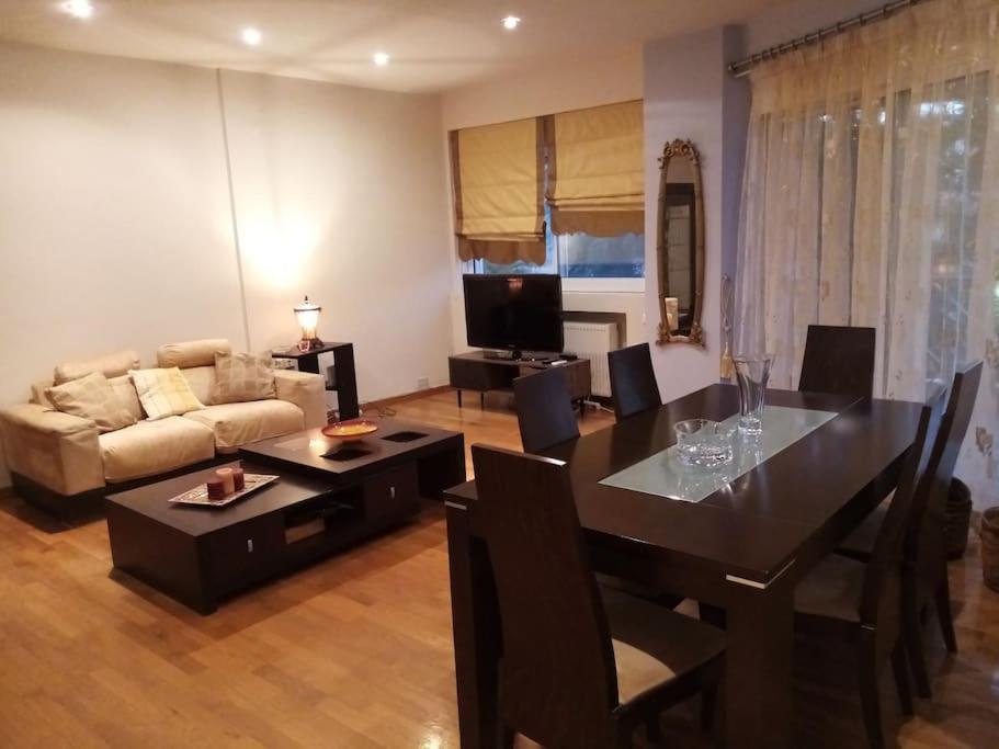 Apartmán Τεσσαρι Στον Ναυτικο Ομιλο Χiου Chios Town Exteriér fotografie